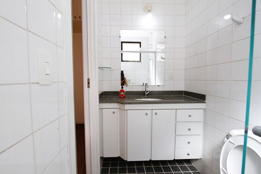 Banheiro da Suíte de apartamento à venda com 3 quartos, 81m² em Estoril, Belo Horizonte