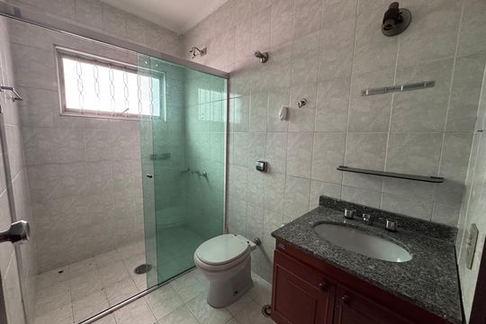 Banheiro da Suíte de casa para alugar com 5 quartos, 339m² em Jaguaribe, Osasco