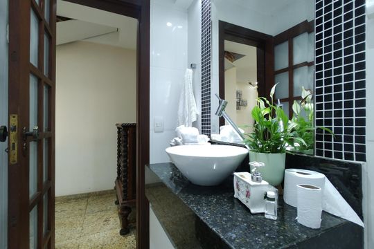 Lavabo de casa de condomínio à venda com 4 quartos, 650m² em Jacarepaguá, Rio de Janeiro