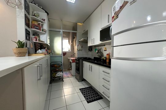 Cozinha de apartamento à venda com 3 quartos, 68m² em Jardim Tupanci, Barueri