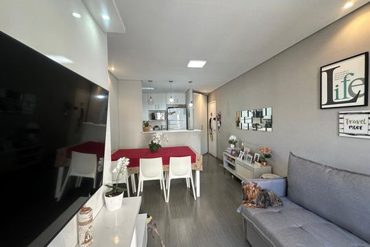 Sala de apartamento à venda com 3 quartos, 68m² em Jardim Tupanci, Barueri