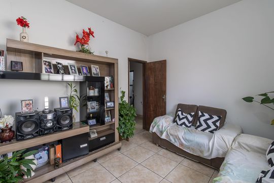 Sala de casa para alugar com 3 quartos, 360m² em Planalto, Belo Horizonte