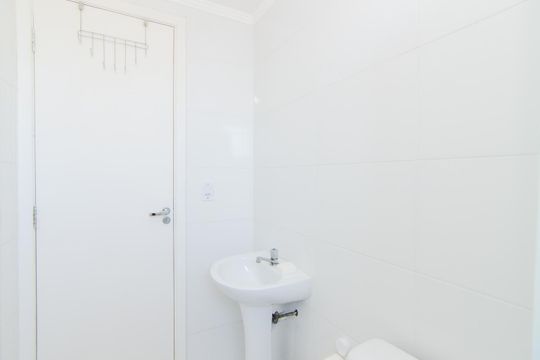 Banheiro da Suíte de apartamento à venda com 2 quartos, 52m² em Vila Milton, Guarulhos