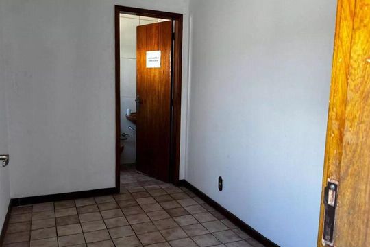 Casa para alugar com 6 quartos, 750m² em Ipanema, Porto Alegre