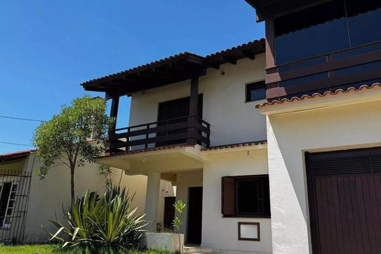 Casa para alugar com 6 quartos, 750m² em Ipanema, Porto Alegre