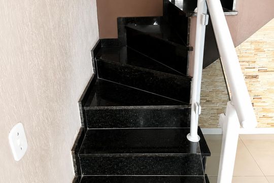 Escada de casa à venda com 2 quartos, 78m² em Vila Paulistania, São Paulo