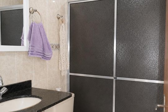 Banheiro de casa à venda com 2 quartos, 78m² em Vila Paulistania, São Paulo