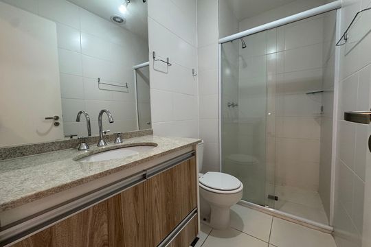 Banheiro de apartamento à venda com 1 quarto, 41m² em Umuarama, Osasco