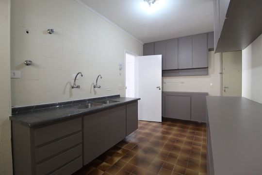 Cozinha de apartamento para alugar com 3 quartos, 126m² em Itaim Bibi, São Paulo
