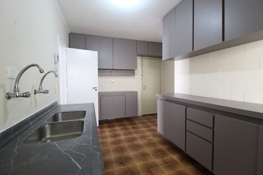 Cozinha de apartamento para alugar com 3 quartos, 126m² em Itaim Bibi, São Paulo