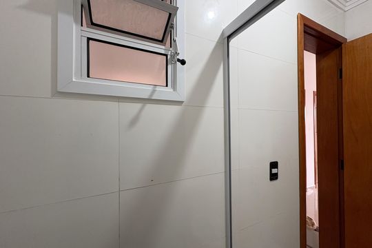Banheiro de apartamento para alugar com 2 quartos, 60m² em Jardim Mangalot, São Paulo