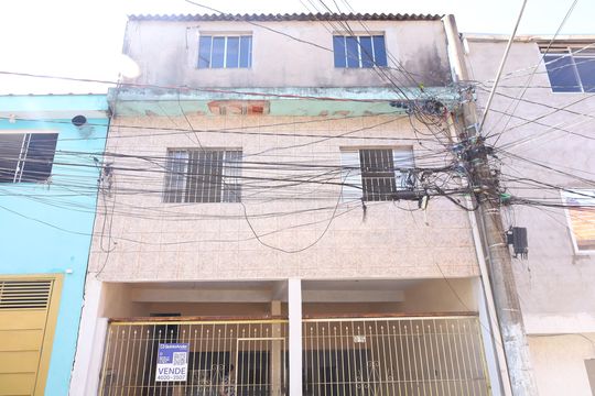 Fachada do imóvel - Placa instalada no portão do imóvel - Código da placa: WYNY-1464 de casa à venda com 5 quartos, 180m² em Jardim Sao Joao (zona Leste), São Paulo