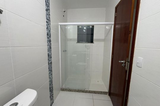Banheiro de casa de condomínio para alugar com 3 quartos, 180m² em Guaratiba, Rio de Janeiro