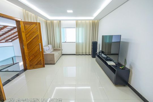 sala de casa para alugar com 5 quartos, 800m² em Parque São Pedro, Belo Horizonte