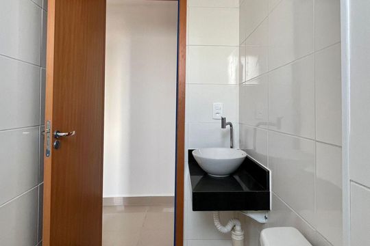 Banheiro de apartamento para alugar com 2 quartos, 48m² em Vila Satúrnia, Campinas