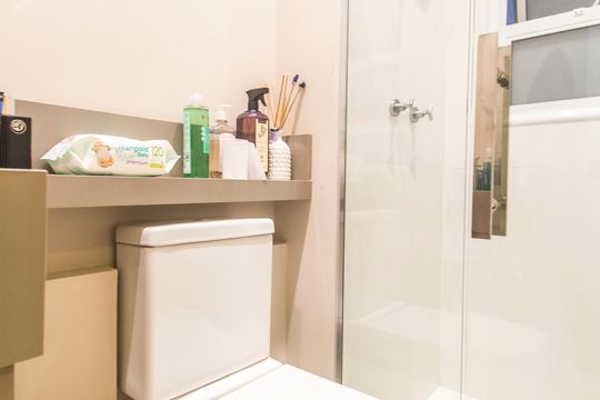 Banheiro da Suíte de apartamento à venda com 1 quarto, 70m² em Empresarial 18 do Forte, Barueri
