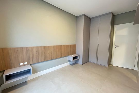 Suíte 1 de apartamento para alugar com 2 quartos, 76m² em Córrego Grande, Florianópolis