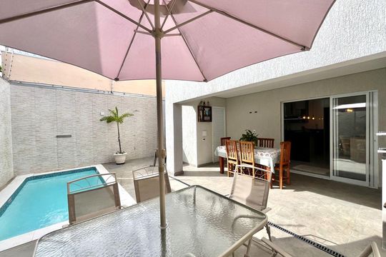 Quintal de casa à venda com 3 quartos, 200m² em Jardim Ibirapuera, Campinas