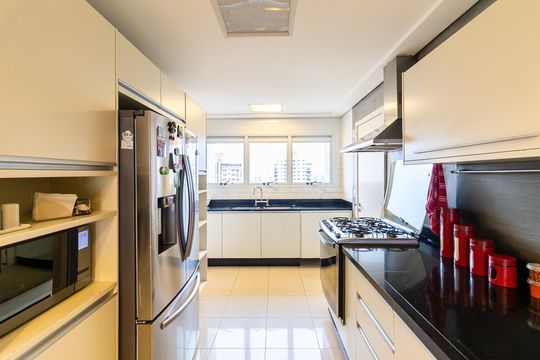 Cozinha de apartamento à venda com 3 quartos, 211m² em Vila Andrade, São Paulo