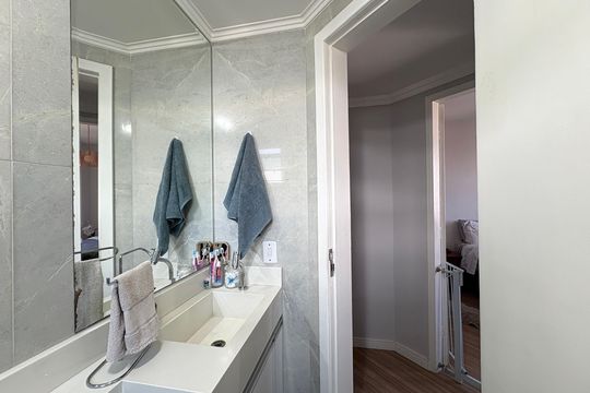 Banheiro de apartamento à venda com 2 quartos, 52m² em Jardim Maristela, São Paulo