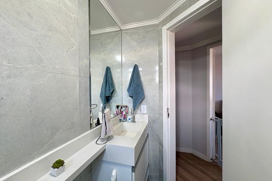 Banheiro de apartamento à venda com 2 quartos, 52m² em Jardim Maristela, São Paulo
