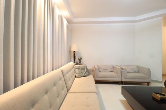 Sala de casa para alugar com 3 quartos, 211m² em Cidade Jardim, Uberlândia