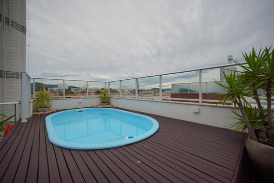 Piscina de apartamento para alugar com 3 quartos, 146m² em Canasvieiras, Florianópolis