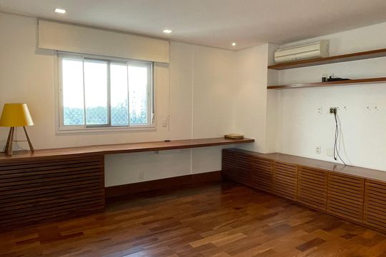 Apartamento à venda com 3 quartos, 250m² em Jardim Fonte do Morumbi, São Paulo