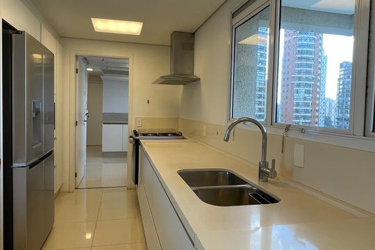 Apartamento à venda com 3 quartos, 250m² em Jardim Fonte do Morumbi, São Paulo