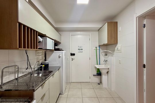Cozinha de apartamento para alugar com 1 quarto, 30m² em Jardim Caravelas, São Paulo