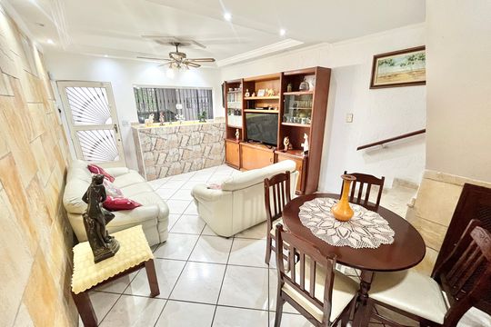 Sala de casa à venda com 2 quartos, 72m² em Vila Pauliceia, São Paulo