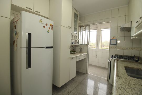 Cozinha de apartamento à venda com 3 quartos, 104m² em Vila Monumento, São Paulo