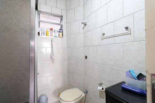 Banheiro  de apartamento à venda com 2 quartos, 67m² em Lapa, São Paulo