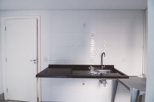 Cozinha e Área de Serviço de apartamento à venda com 2 quartos, 43m² em Jardim São Paulo, São Paulo