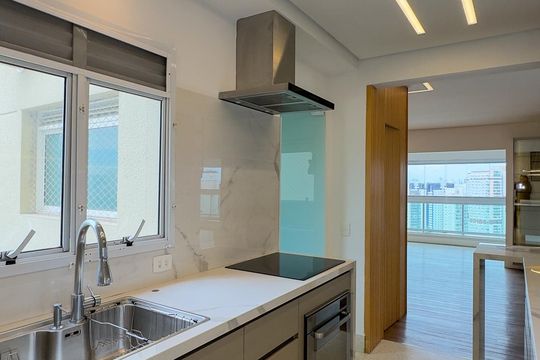 Cozinha de apartamento para alugar com 3 quartos, 126m² em Vila Gertrudes, São Paulo