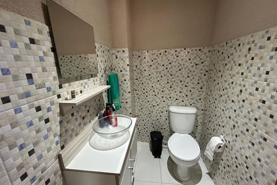 Lavabo 1 de casa à venda com 3 quartos, 110m² em Jardim Sulacap, Rio de Janeiro