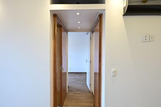 Corredor de apartamento para alugar com 2 quartos, 55m² em Vila Progredior, São Paulo