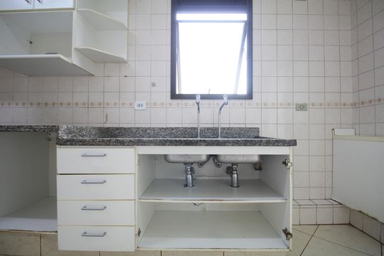 Cozinha de apartamento para alugar com 5 quartos, 130m² em Vila Sonia, São Paulo