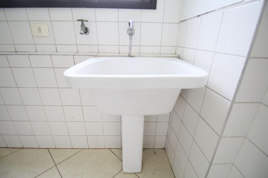 Área de Serviço - Tanque de apartamento para alugar com 5 quartos, 130m² em Vila Sonia, São Paulo