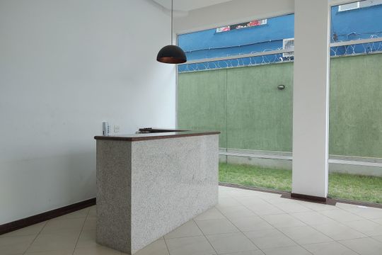 Portaria  de apartamento para alugar com 2 quartos, 59m² em Taquara, Rio de Janeiro
