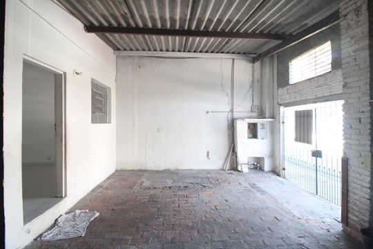 Garagem de casa para alugar com 2 quartos, 156m² em Jardim das Imbuias, São Paulo