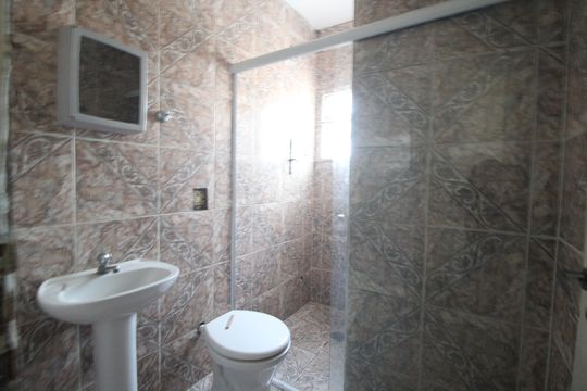 Banheiro de casa para alugar com 2 quartos, 156m² em Jardim das Imbuias, São Paulo