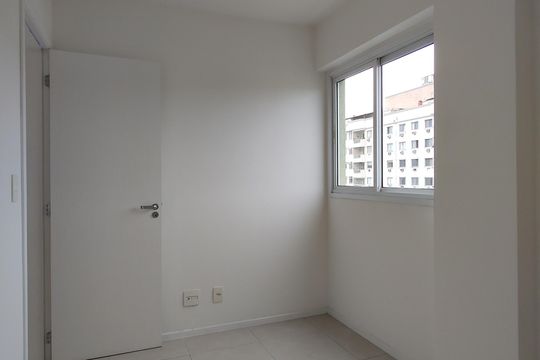 Quarto 2 de apartamento para alugar com 2 quartos, 61m² em Taquara, Rio de Janeiro