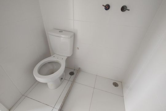 Banheiro Social de apartamento à venda com 2 quartos, 63m² em Taquara, Rio de Janeiro