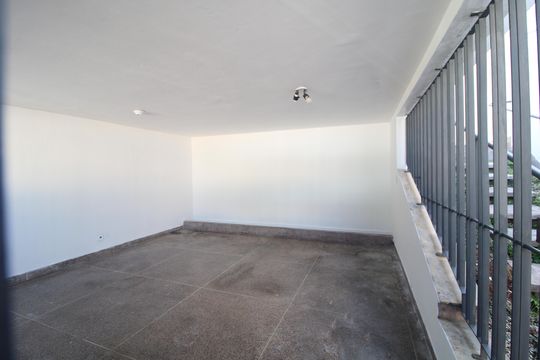 Garagem de casa à venda com 3 quartos, 179m² em Veleiros, São Paulo