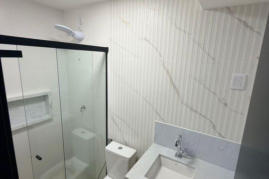 Banheiro de apartamento para alugar com 2 quartos, 55m² em Setor Bueno, Goiânia