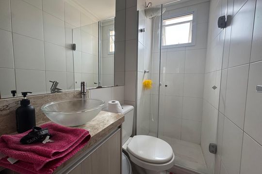 Banheiro de apartamento à venda com 2 quartos, 51m² em Jaguaribe, Osasco
