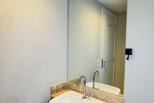 Banheiro de kitnet/studio à venda com 1 quarto, 25m² em Santo Amaro, São Paulo