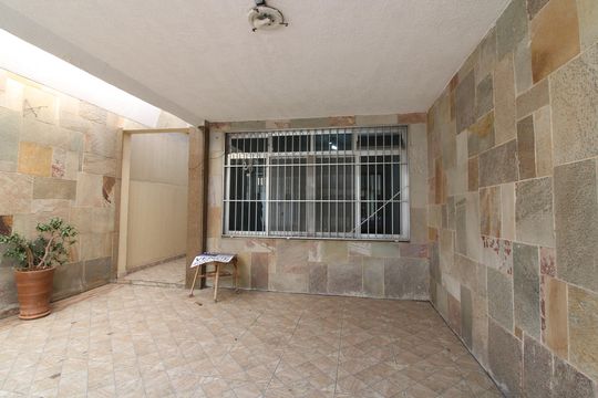 Garagem de casa para alugar com 4 quartos, 140m² em Jardim Aricanduva, São Paulo