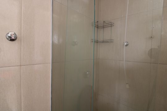Banheiro da Suíte externa de casa para alugar com 4 quartos, 140m² em Jardim Aricanduva, São Paulo